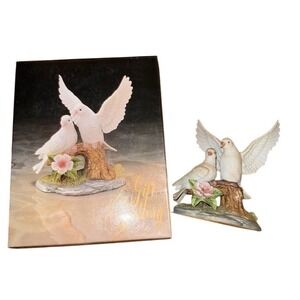 Giuseppe Armani Vintage Dove Figurine Pair on Tree Stump w/ Gift Box